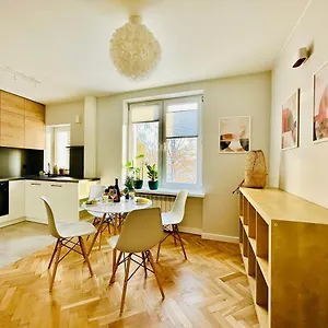 https://apt-eastside.warsawhotelspoland.com