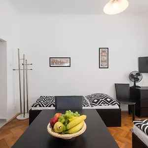 https://pension-alabastr.praguehotelsweb.com